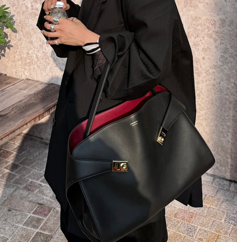 [특급스페셜오더]FERRAGAMO-219939 781693 페라가모 허그 소프트 바이컬러 숄더백 라지